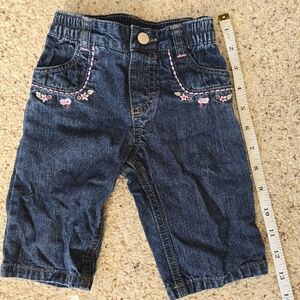 👶Genuine Baby from Oshkosh Size 6 Months Jeans with Flower Embroidery